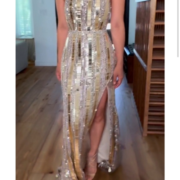 NWT Mac Duggal Nude Halter Neck Embellished Detailed Back Metallic Gown 93981 - Picture 6 of 8